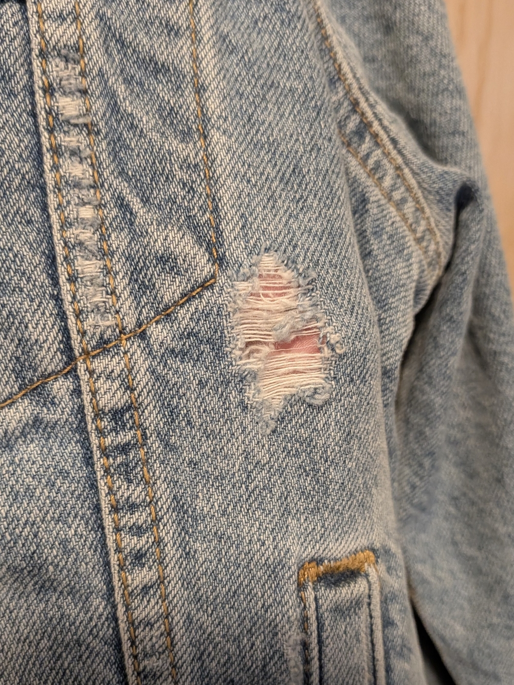 Levi's Women's L Classic Denim Jacket, Distressed - Picture 13 of 15